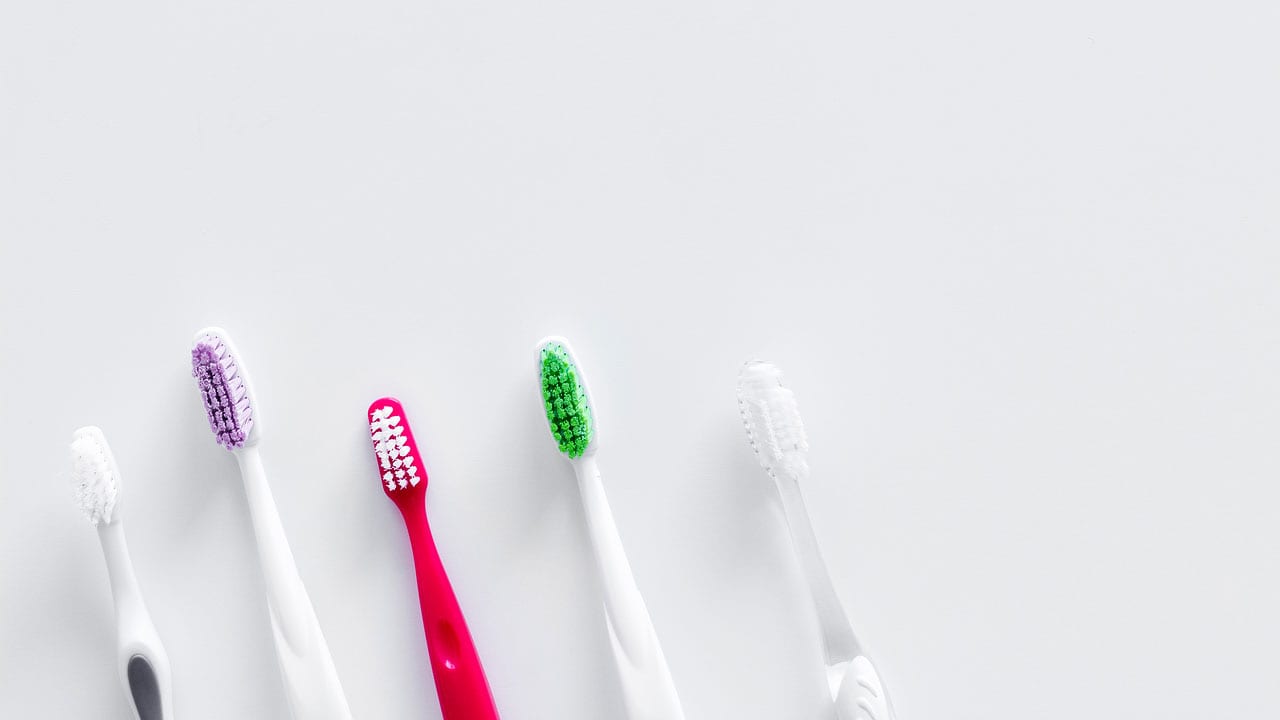 How to Clean a Toothbrush and When to Replace It